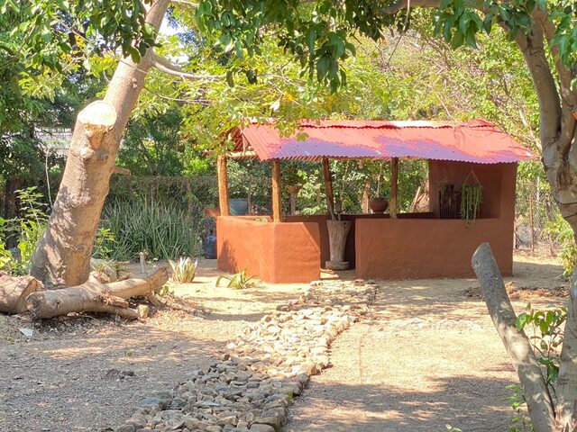 Casa motivo del bahareque en el patio de la casa de Teresa
