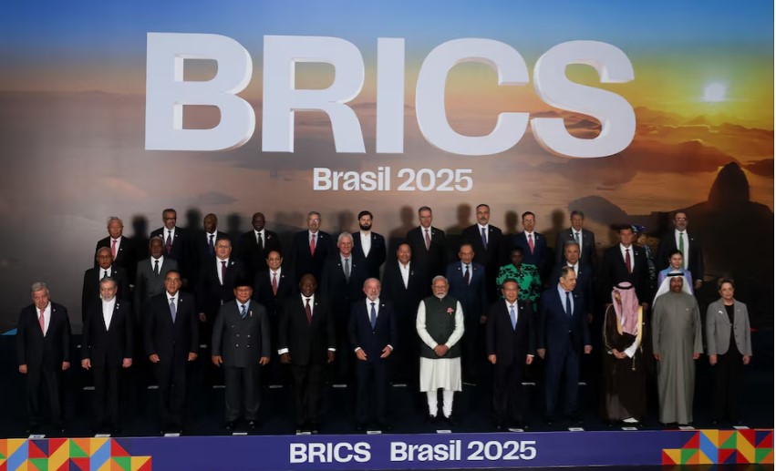 Los líderes del grupo BRICS posan para la foto familiar durante la Cumbre BRICS en Río de Janeiro, Brasil, el 7 de julio de 2025. REUTERS/Pilar Olivares Derechos de licencia de compra