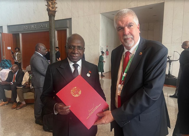 Téte António Ministro de Relaciones Exteriores de Angola y el viceministro para África del Ministerio del Poder Popular para Relaciones Exteriores de Venezuela, Yuri Pimentel