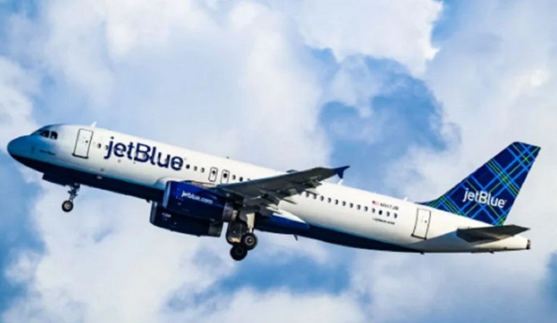 Este episodio ocurrió después de que Trump declaró el cierre total del espacio aéreo venezolano y sus alrededores, en el marco de la creciente amenaza militar de Washington contra Caracas. Foto: US Trade and Commerce. Foto/Archivo