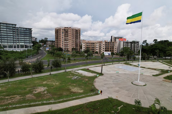 Vista aérea de los edificios del centro administrativo en la costa de Libreville, Gabón, el 15 de abril de 2025. Foto: REUTERS/Luc Gnago Derechos de licencia de compra