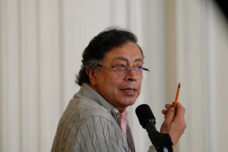 Petro subrayó que la bomba fue encontrada a escasos metros de una familia campesina, lo que incrementa la gravedad del incidente. Foto: Presidencia de Colombia/Archivo.