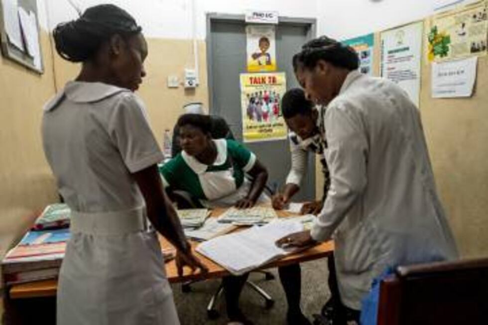 La verdadera necesidad de la vacuna, los recursos limitados para garantizar su distribución y las promesas incumplidas son factores que debilitan el plan sanitario del programa