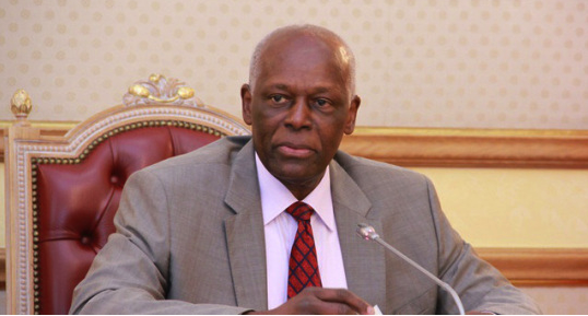 El presidente Jose Eduardo Dos Santos