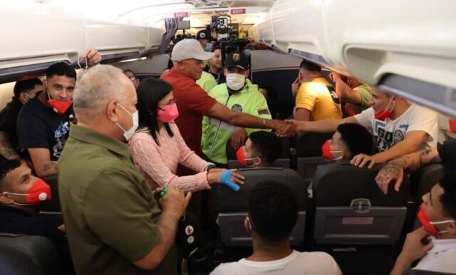 Migrantes liberados (Foto Radio del Sur)