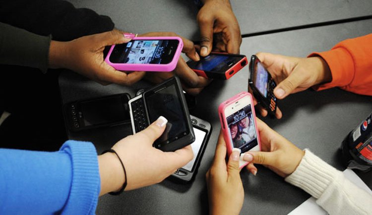 Detectan problemas sociales con uso de tecnología móvil