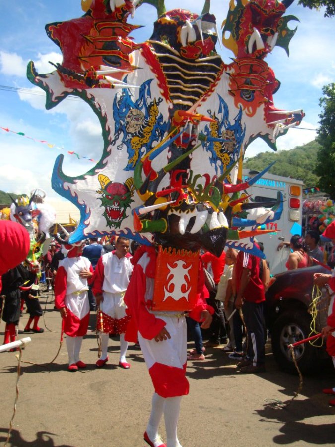 Diablos rojos de El Callao. Foto Archivo