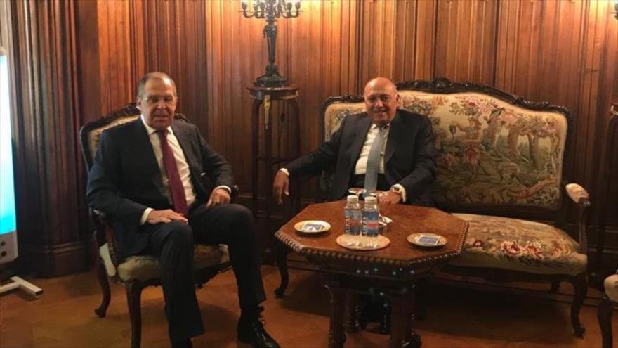 El canciller egipcio Sameh Shokri reunido con su par ruso Serguéi Lavrov en Moscú
