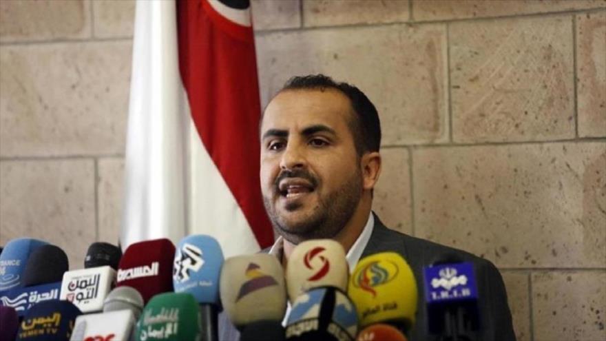 El portavoz del movimiento popular yemení Ansarolá Muhamad Abdel Salam habla con los medio