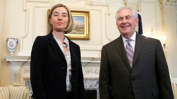 Federica Mogherini junto a Rex Tillerson