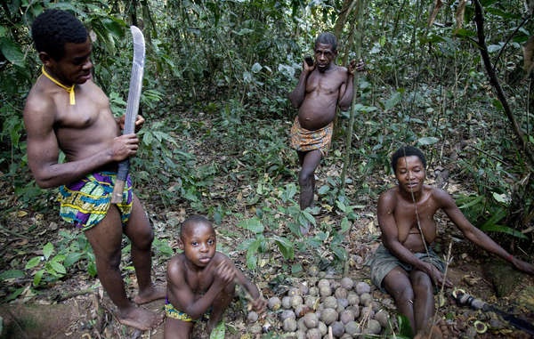 Indígenas de los Baka de Camerún