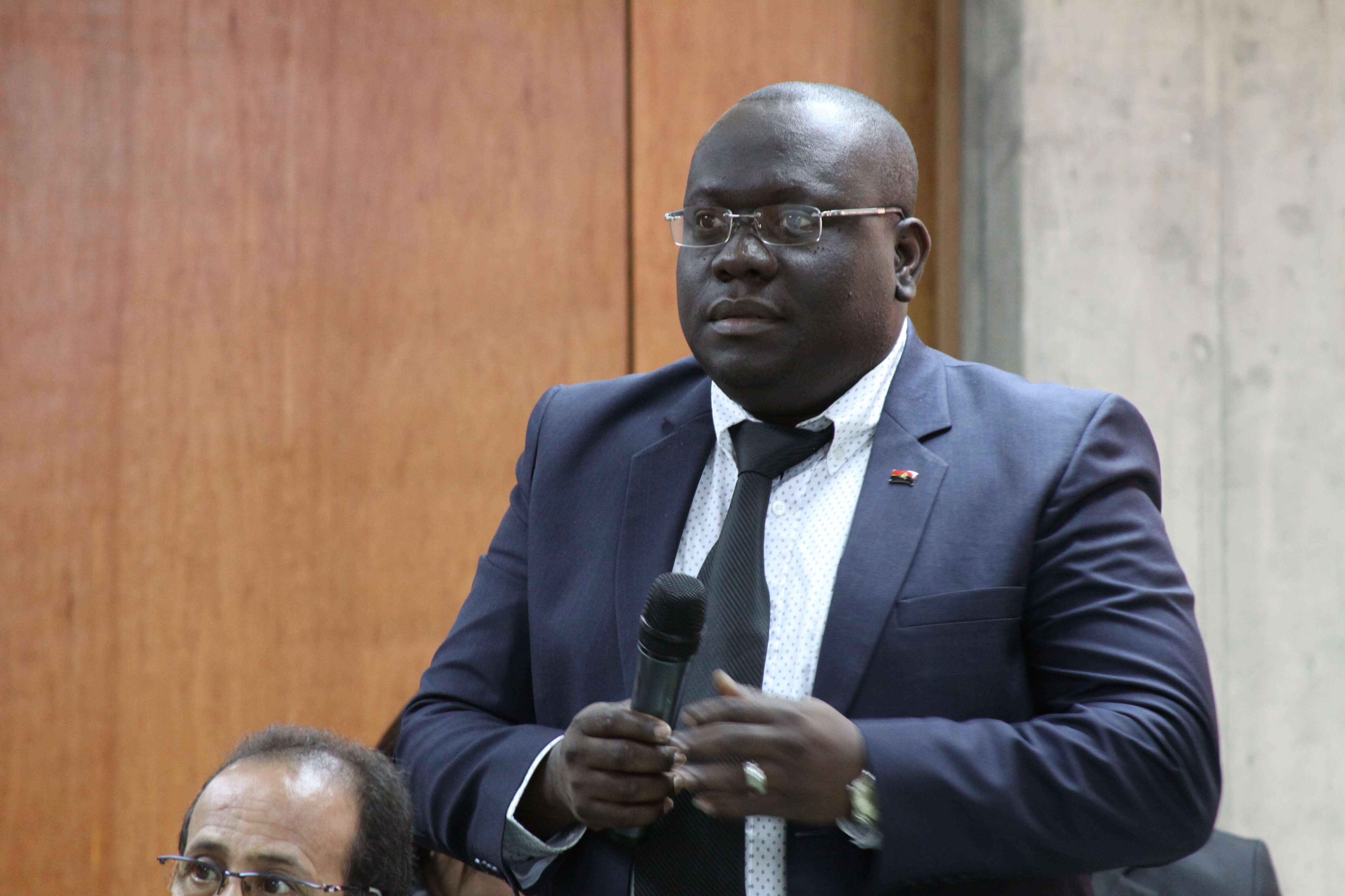 Intervención del agente consular de Angola