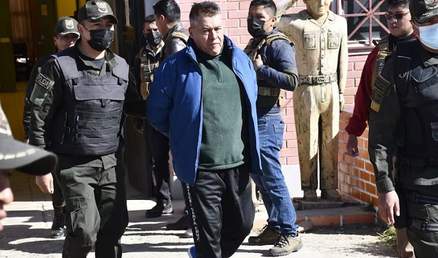 El destituido jefe militar Juan José Zúñiga fue trasladado a El Abra, una cárcel de máxima seguridad en Cochabamba. Foto: @MindeGobierno