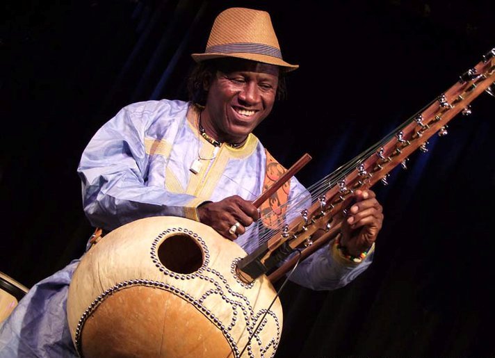 La Kora uno de los más populares instrumentos musicales de África