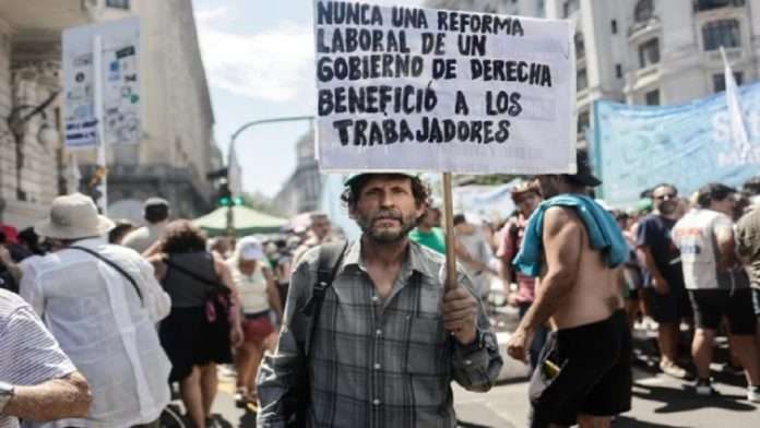 Gremios argentinos se movilizan contra reforma laboral de Milei ...