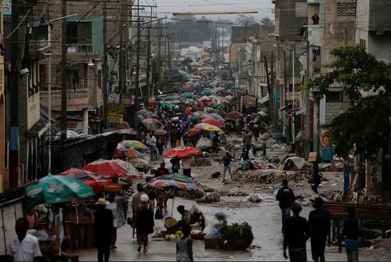 Matthew de categoría 4 tocó tierra en Haití este martes con vientos de 145 millas por hora. Foto Reuters