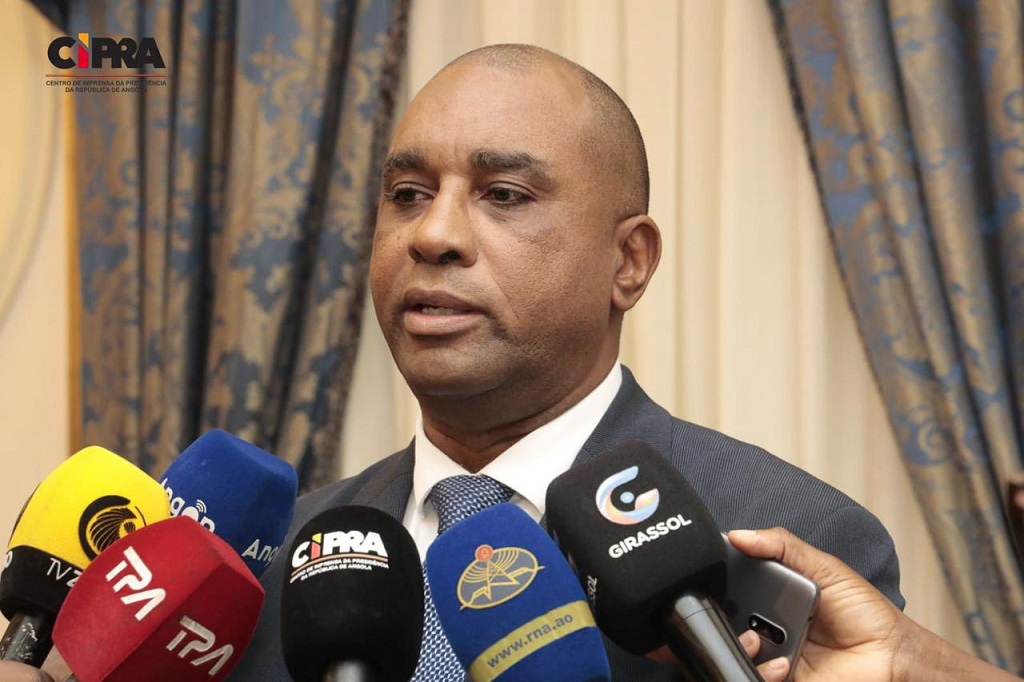 Embajador de Cuba en Angola, Oscar León