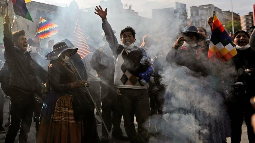 Partidarios del expresidente boliviano Evo Morales protestan contra el Gobierno interino en La Paz la capital