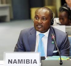 Pohamba Shifeta ministro de Medio Ambiente de Namibia