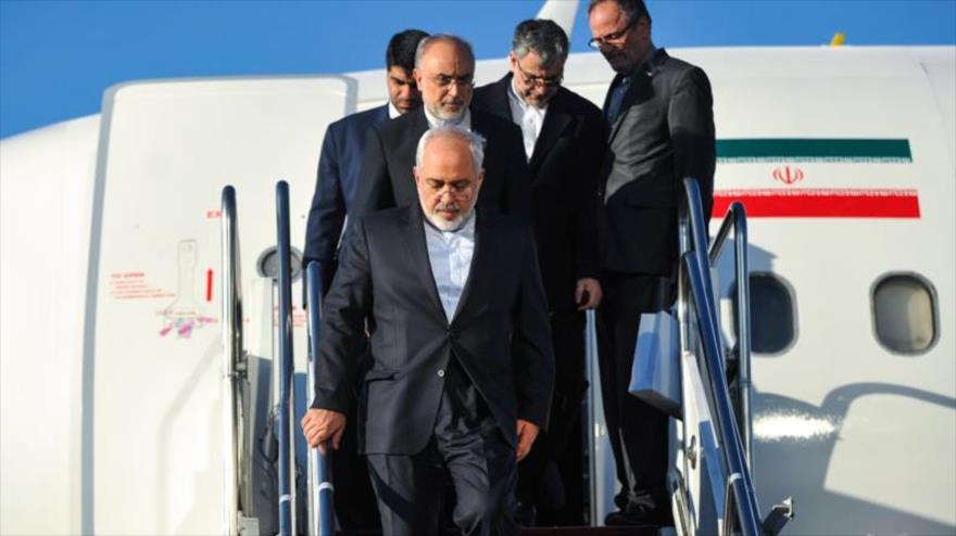 Representantes Iranies en su llegada a Sudáfrica