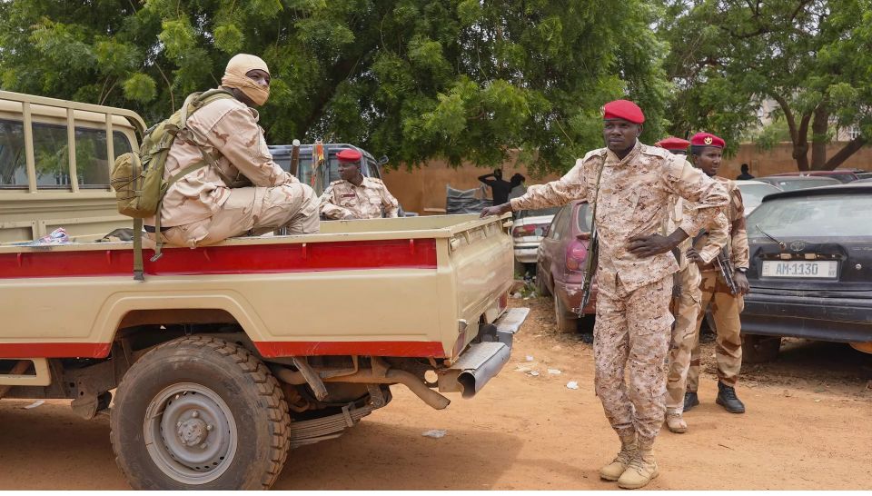 Según el funcionario la mayor parte de los productos farmacéuticos fueron transportados a Níger a través del puerto beninés de Cotonú.