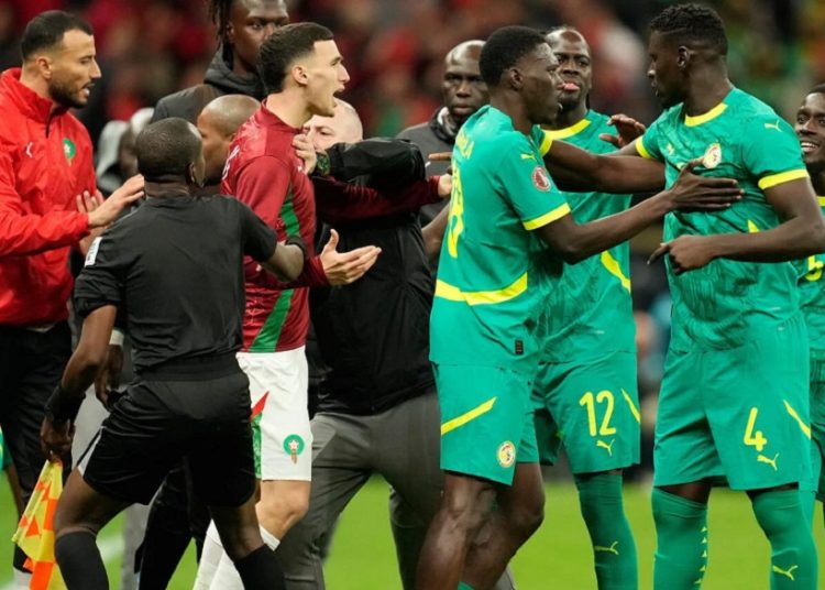Senegal y sanciona a su seleccionador y a los jugadores