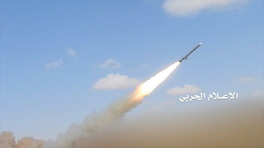 Un misil balístico yemení tipo Zelzal 1 lanzado contra objetivos saudíes en Asir suroeste de Arabia Saudí