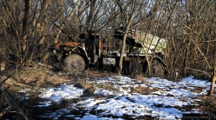 Un vehículo militar ruso en la aldea de Lisne cerca de Kharkiv Ucrania 21 de marzo de 2022