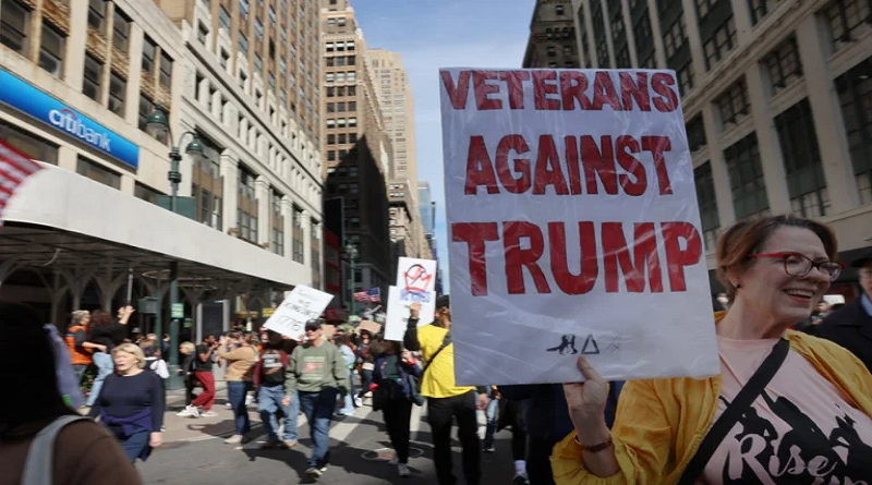 Veteranos de guerra en EE.UU . se movilizan contra militarizacion y politicas de Trump