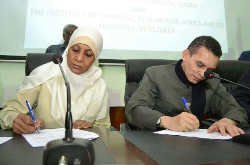 Firma de Memorándum de Entendimiento entre Centro de Saberes y IAAS