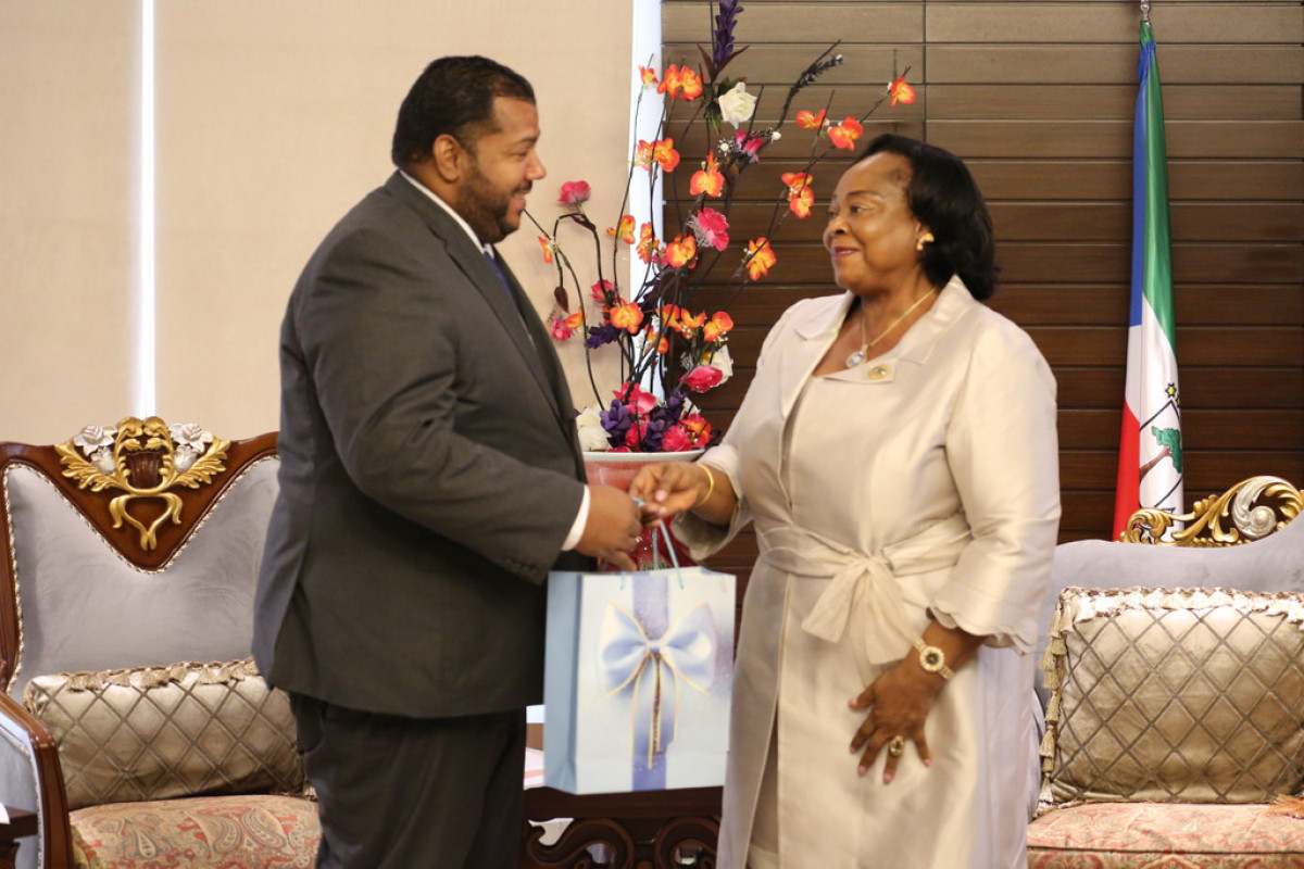  Presidenta del Senado, Teresa Efua Asangono