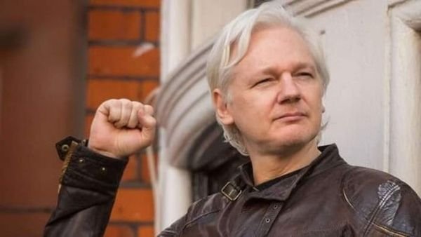 El presidente mexicano reiteró su oferta de asilo a Julian Assange y pidió a EE.UU. una "actitud humanitaria" en su caso.