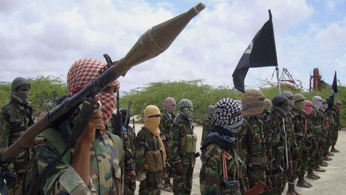 Milicianos de Al Shabaab entrenan al norte de Mogadiscio