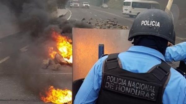 Obstaculizadas las salidas al norte, sur y oriente del país para evitar circulación normal de vehículos