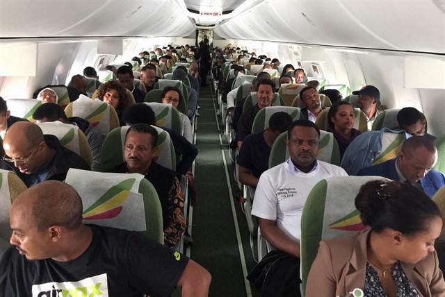 Pasajeros y tripulantes del Boeing 787 Dreamliner con destino a Eritrea