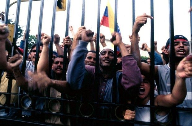 Revolucionarios celebrando el retorno del Comandante eterno Hugo Chávez