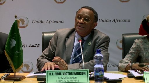 Victor Harison comisionado de la UA para Asuntos Económicos