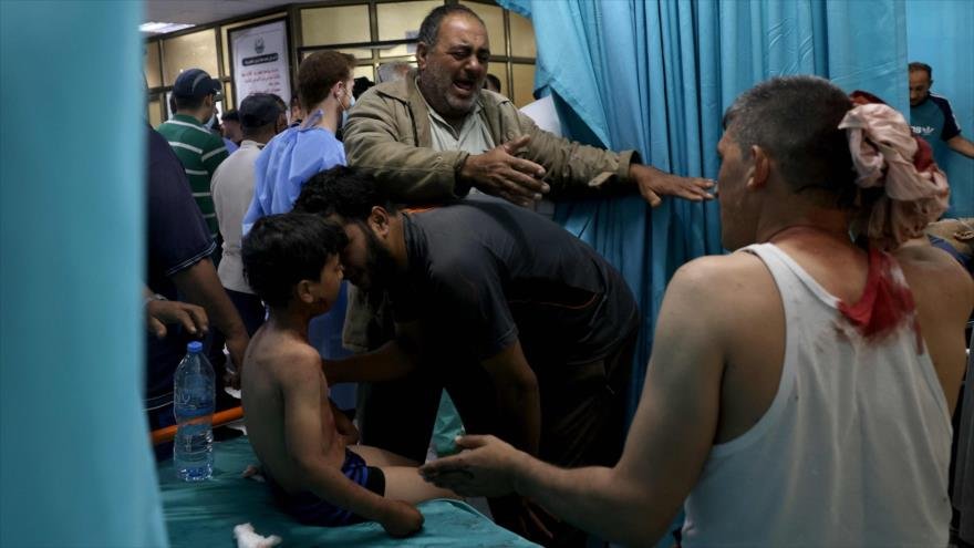 Varios palestinos heridos en un hospital en el norte de la Franja de Gaza tras un agresión aérea israelí