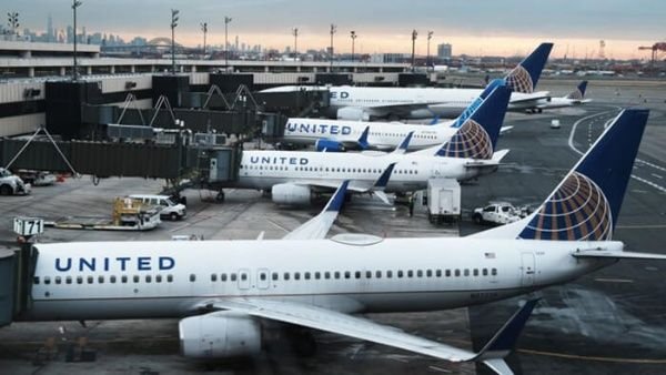 De acuerdo a Flightaware, United Airlines canceló 439 vuelos entre viernes y sábado